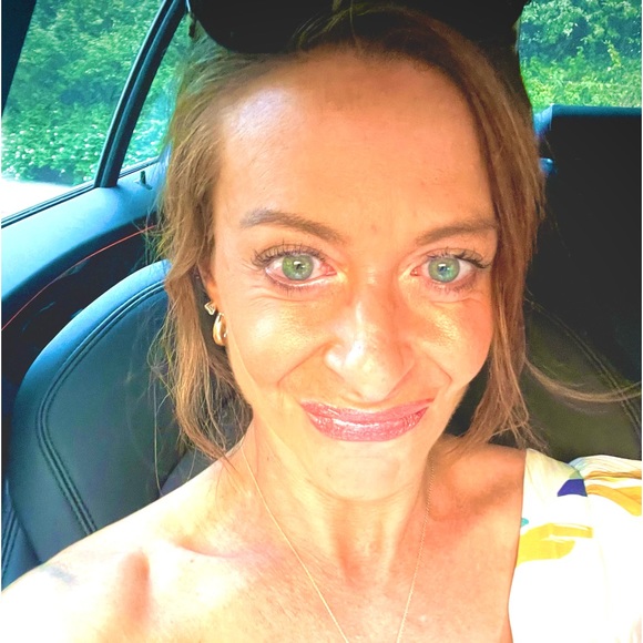 Meet your Posher, Jenny - Picture 2 of 3